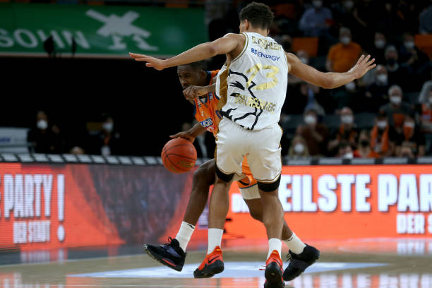 魔术师约翰逊：乔丹是NBA历史最佳球员 詹姆斯贾巴尔紧随其后